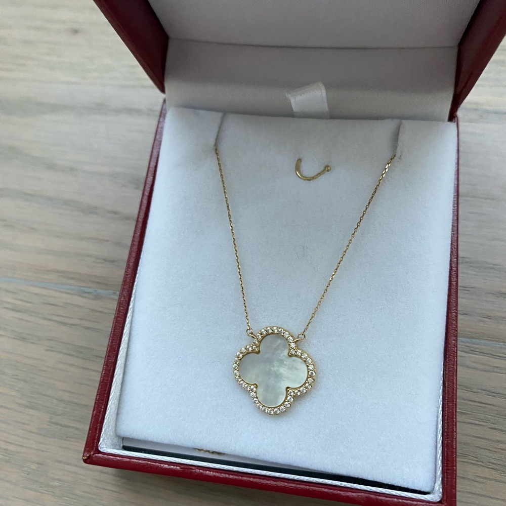 14 Karat Real Gold Mother of Pearl Clover Necklace